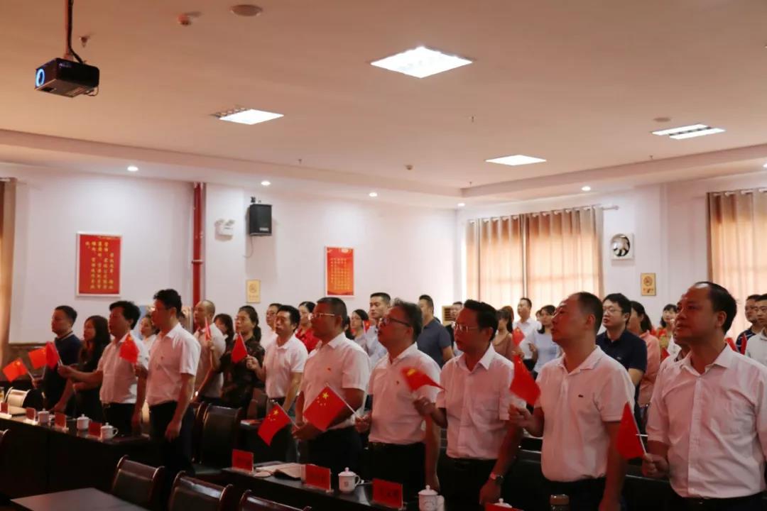 湘潭交發集團集體觀看慶祝中華人民共和國成立70周年大會