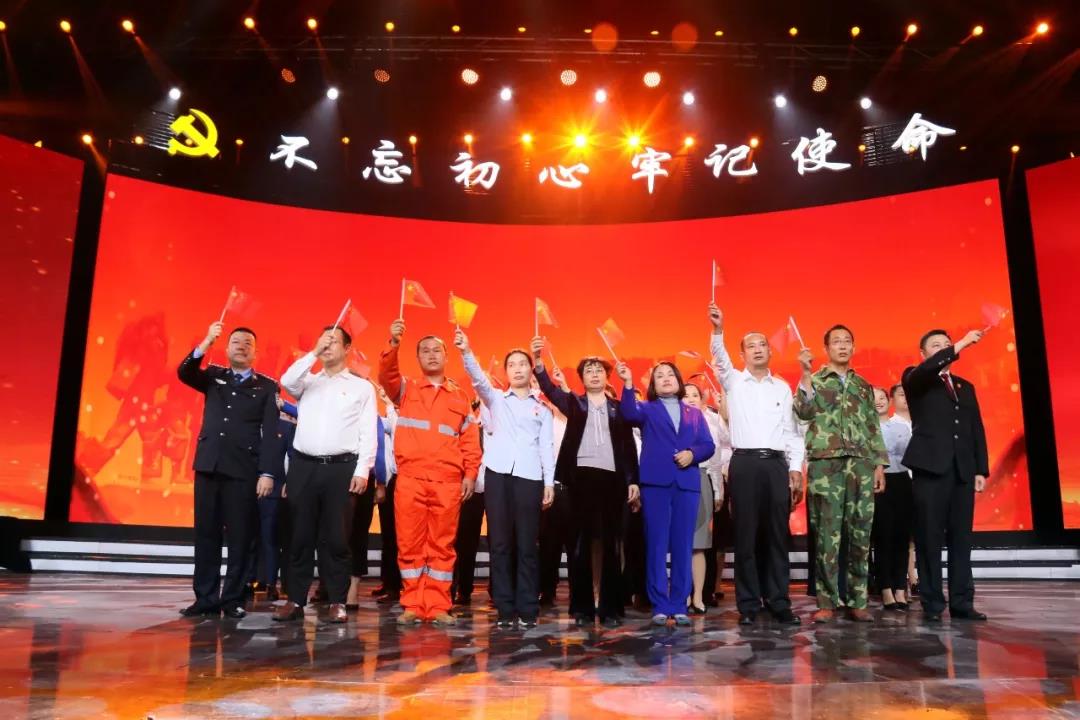 驕傲！蓮城最“牛”女公交車司機，獲全市先進典型推介！