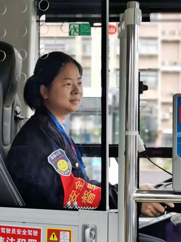 湘潭交發集團公交車駕駛員黃慧敏榮獲首批湖南省崗位學雷鋒標兵