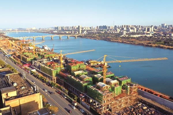 十八總商業街建設如潮，文旅展示區、民宿體驗區已實現對外開放。(1).jpg