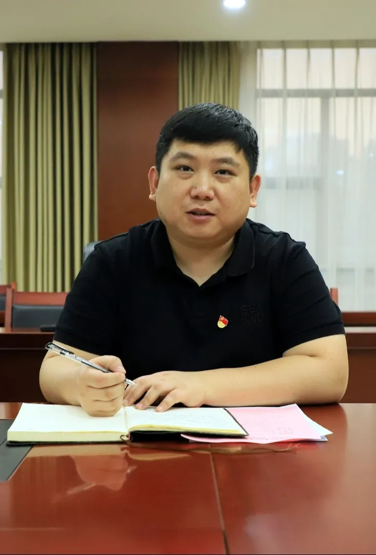 新思想激發(fā)新動(dòng)力,新血液迸發(fā)新力量!這場黨員大會(huì)收獲多 新思想激發(fā)新動(dòng)力,新血液迸發(fā)新力量!這場黨員大會(huì)收獲多