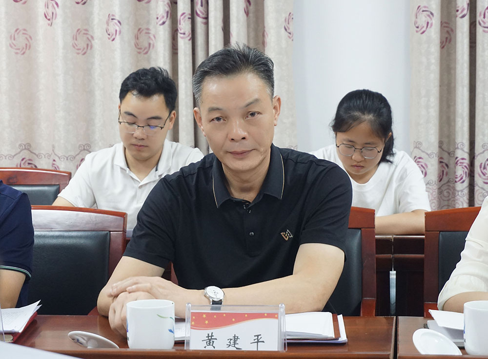 湘潭市退役軍人事務局黨組書記、局長黃建平講話.jpg